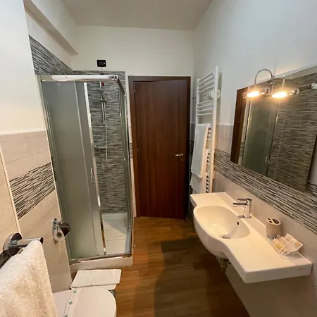 Fd Lorichella Lorica